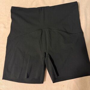 Black SPANX Yoga Shorts Mid-Thigh Size XL
